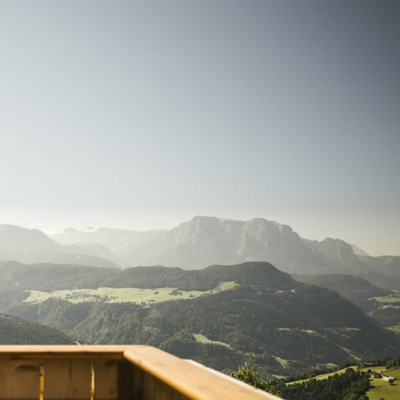 Kleines Hotel mit Dolomitenblick